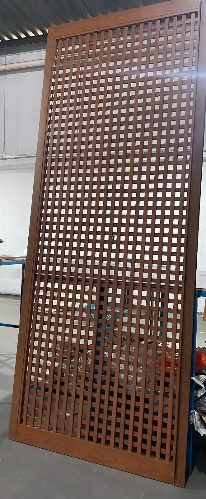 Painel ripado de alumínio Aluglass em pé